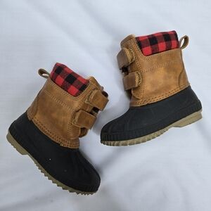 Gap Kids Tan and Black Winter Duck Boots Size 7/8